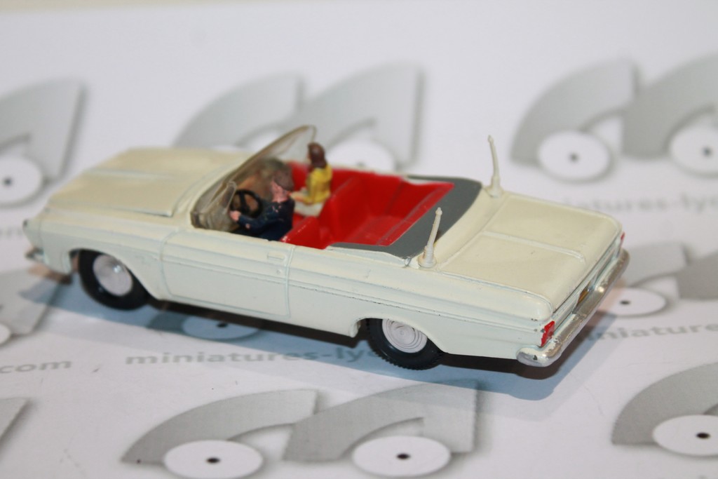 PLYMOUTH FURY CABRIOLET BLANCHE DINKY TOYS 1/43°