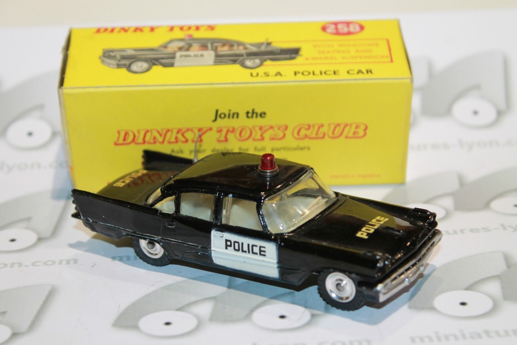 DESOTO FIREFLITE POLICE 60' DINKY TOYS 1/43°