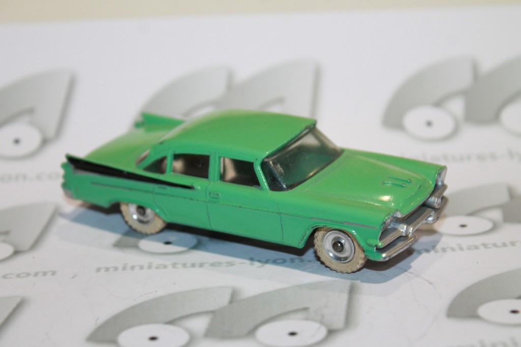 DODGE ROYAL SEDAN VERTE DINKY TOYS 1/43°