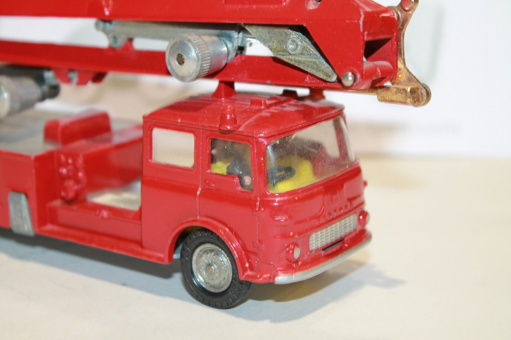 BEDFORD SIMON SNORKEL FIRE ENGINE CORGI