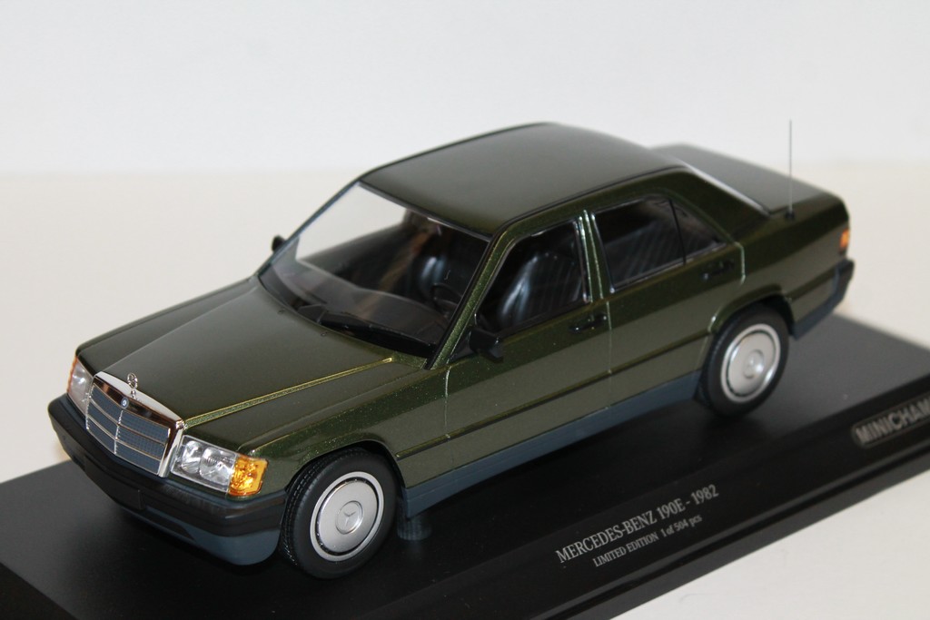 MERCEDES BENZ 190E VERT 1982 MINICHAMPS 1/18°