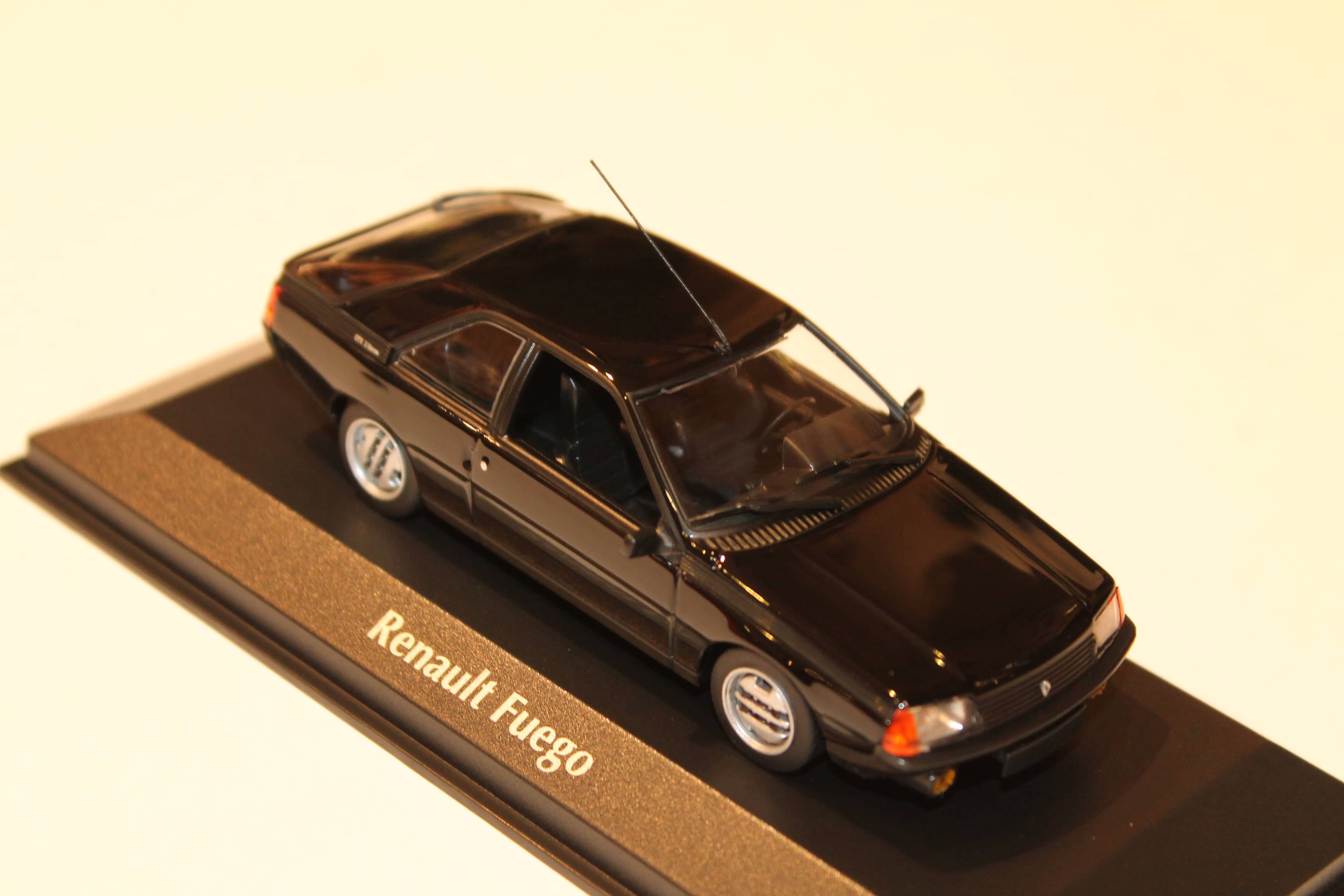 RENAULT FUEGO NOIR 1984 MAXICHAMPS 1/43°