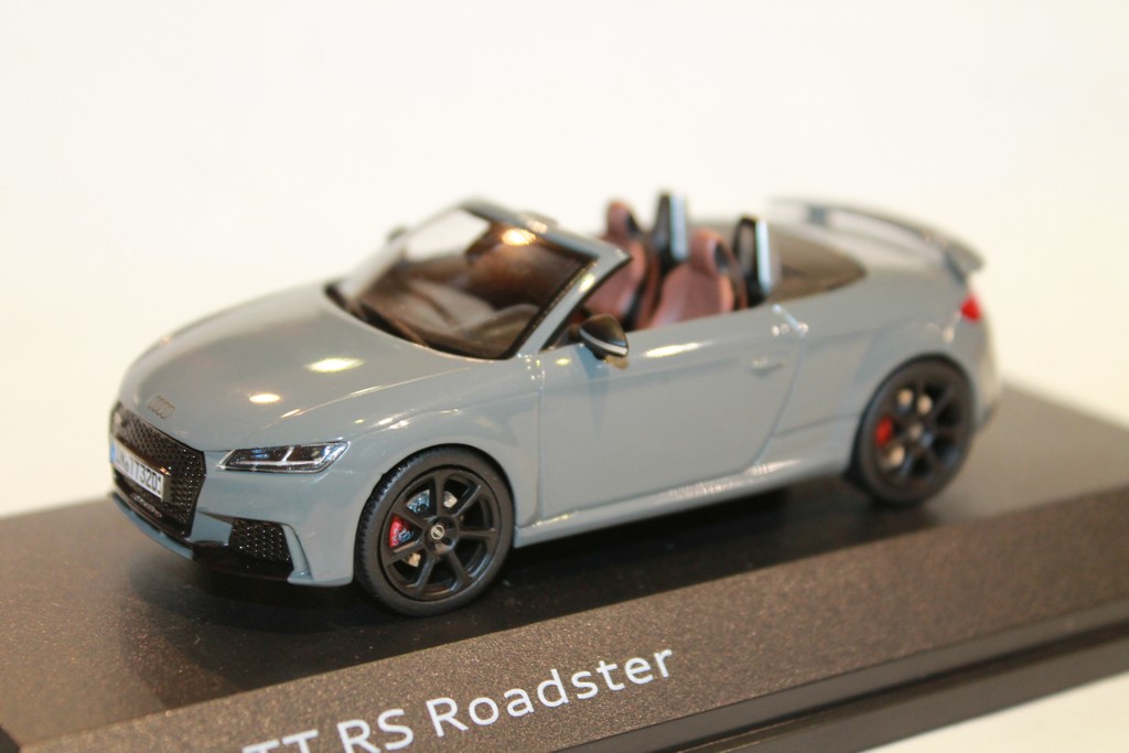 AUDI TT RS ROADSTER GRISE 2018 ISCALE 1/43°