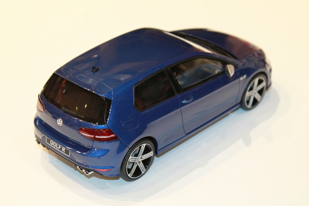 VOLKSWAGEN GOLF 7R BLEU OTTO 1/18°