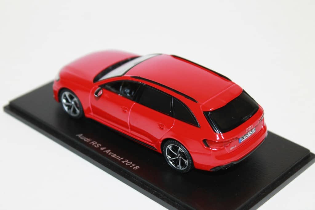 AUDI RS4 AVANT ROUGE 2018 SPARK 1/43°