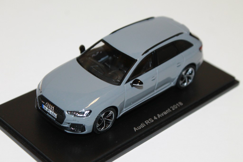 AUDI RS4 AVANT GRIS 2018 SPARK 1/43°