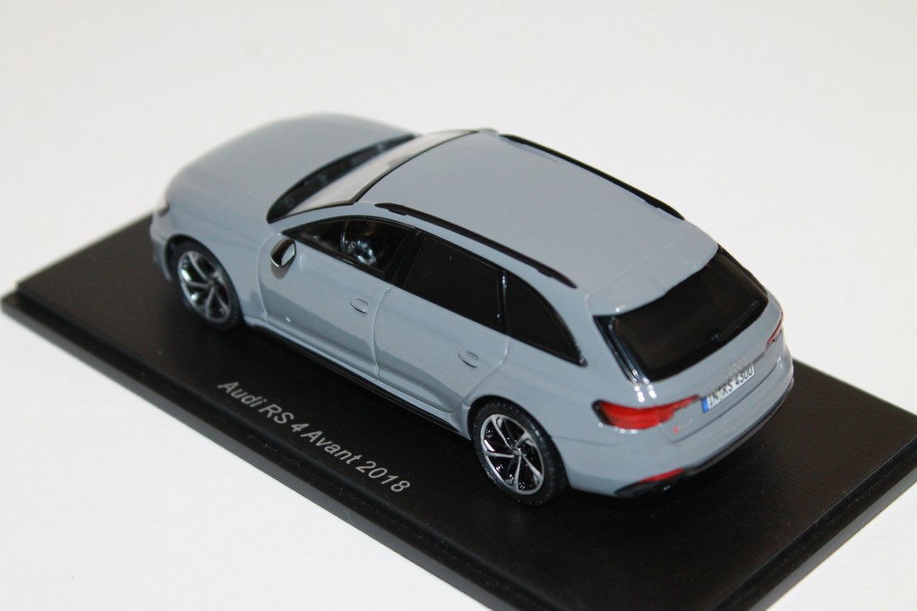 AUDI RS4 AVANT GRIS 2018 SPARK 1/43°