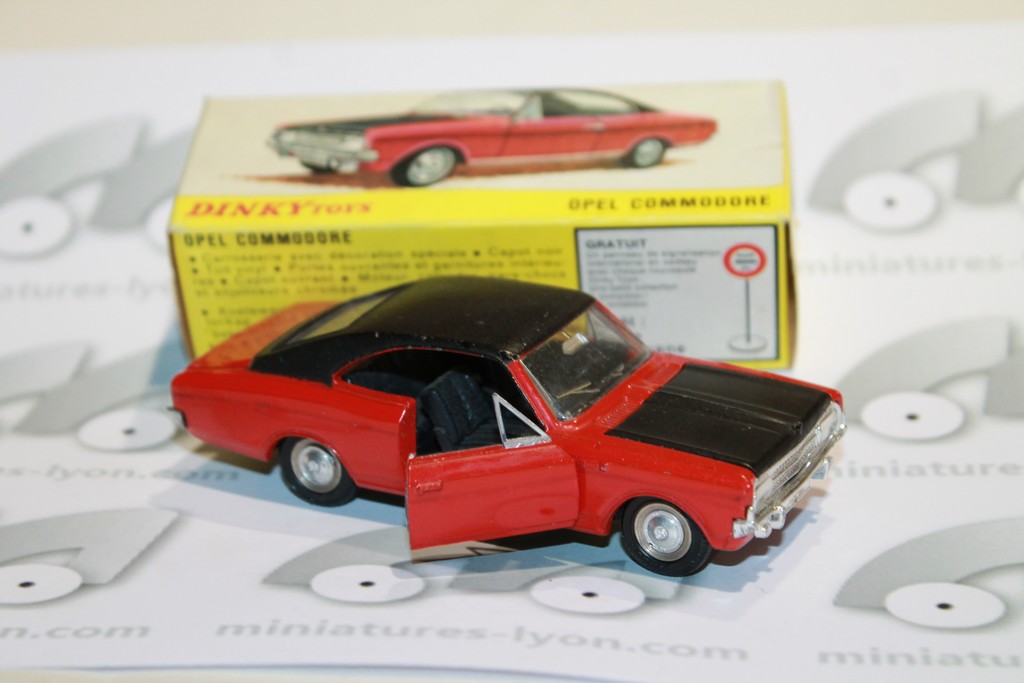 OPEL COMMODORE ROUGE ET NOIRE DINKY TOYS 1/43°