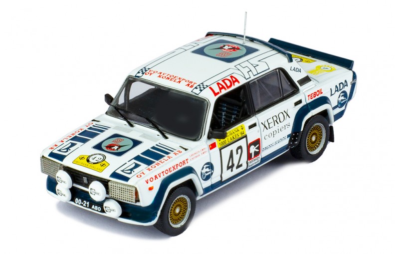 LADA 2105 VFTS N°42 1000 LACS 1984 IXO 1/43°