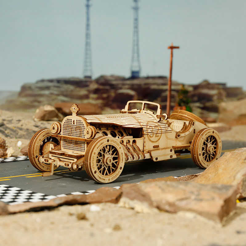 VOITURE V8 GRAND PRIX ROBOTIME 1/16°