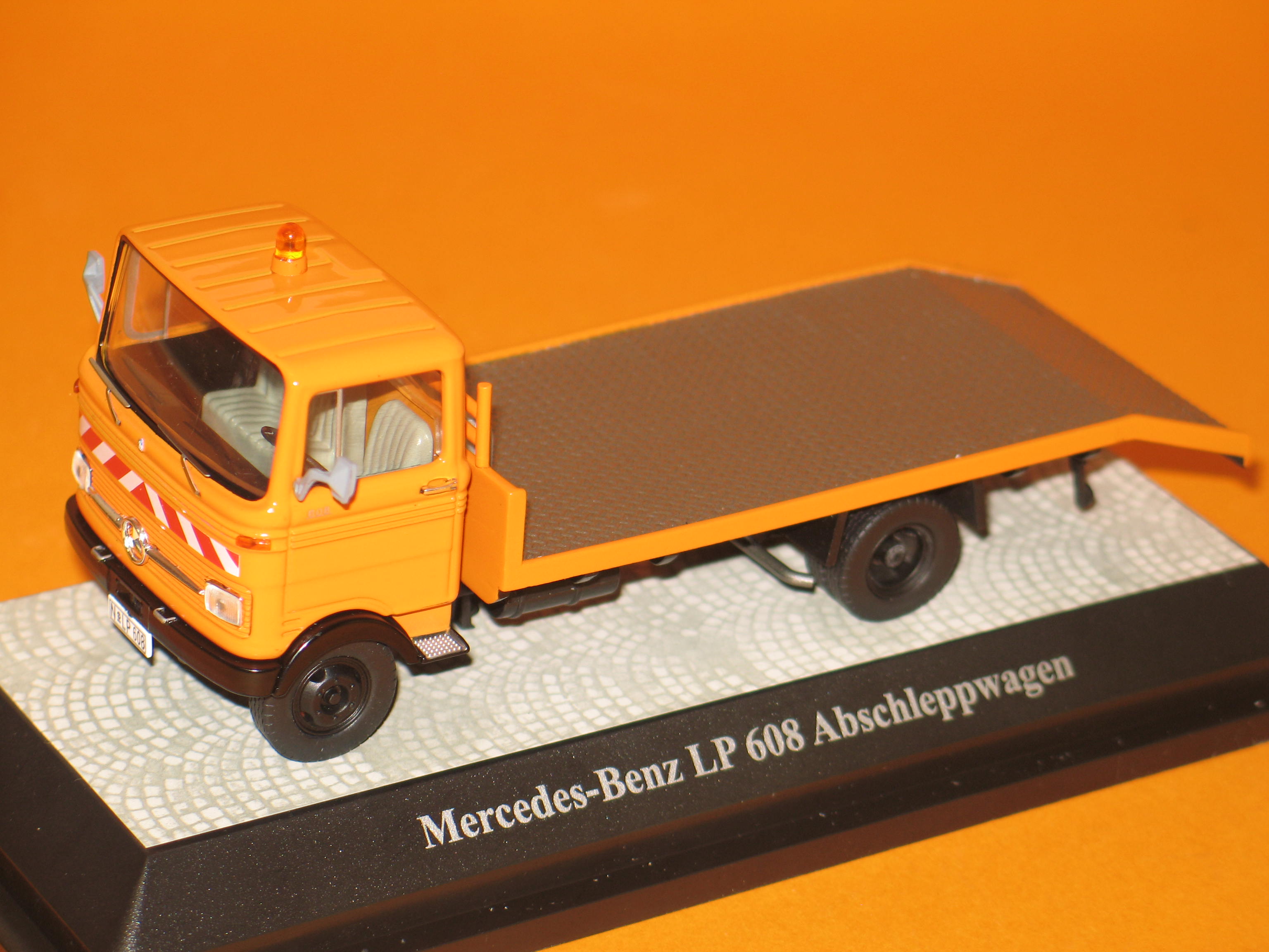 HANOMAG KURIER DEPANNEUSE 1965 SCHUCO 1/43°