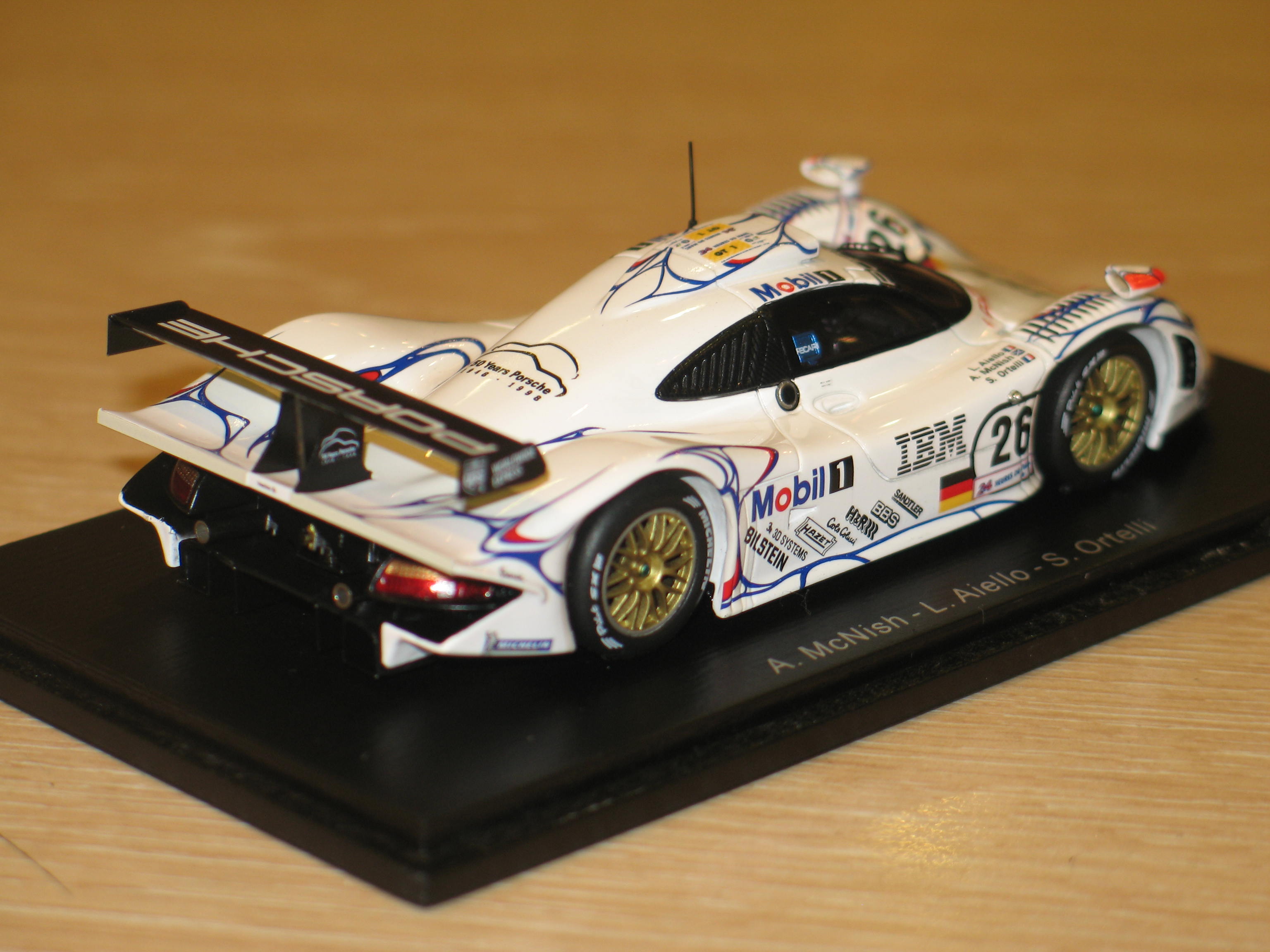Spark 43LM98 Porsche 911 GT1 #26 Winner Le Mans 1998 - 1/43