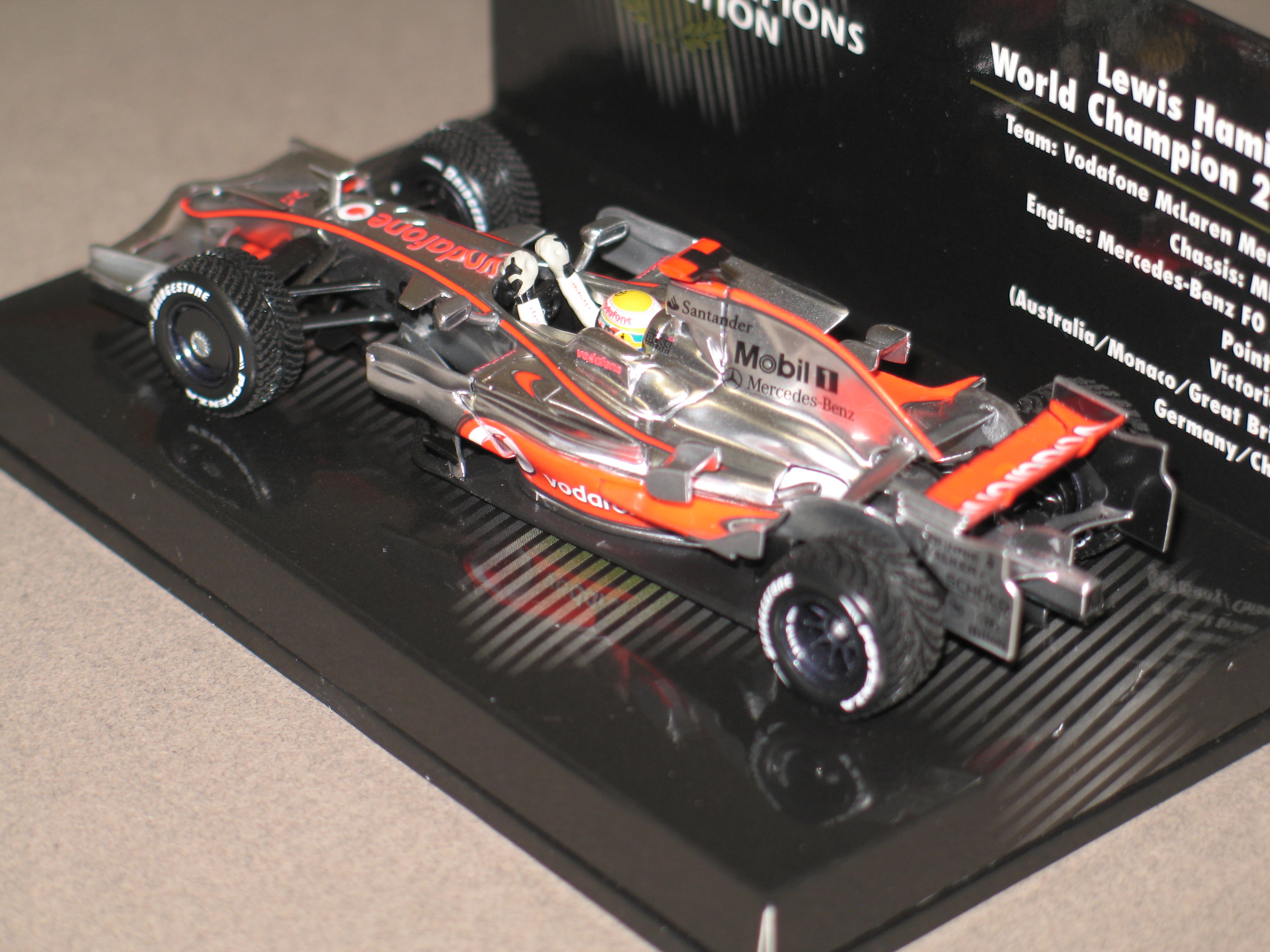 MCLAREN MERCEDES MP4-23 HAMILTON WORLD CHAMPION 2008 MINICHAMPS 1:43