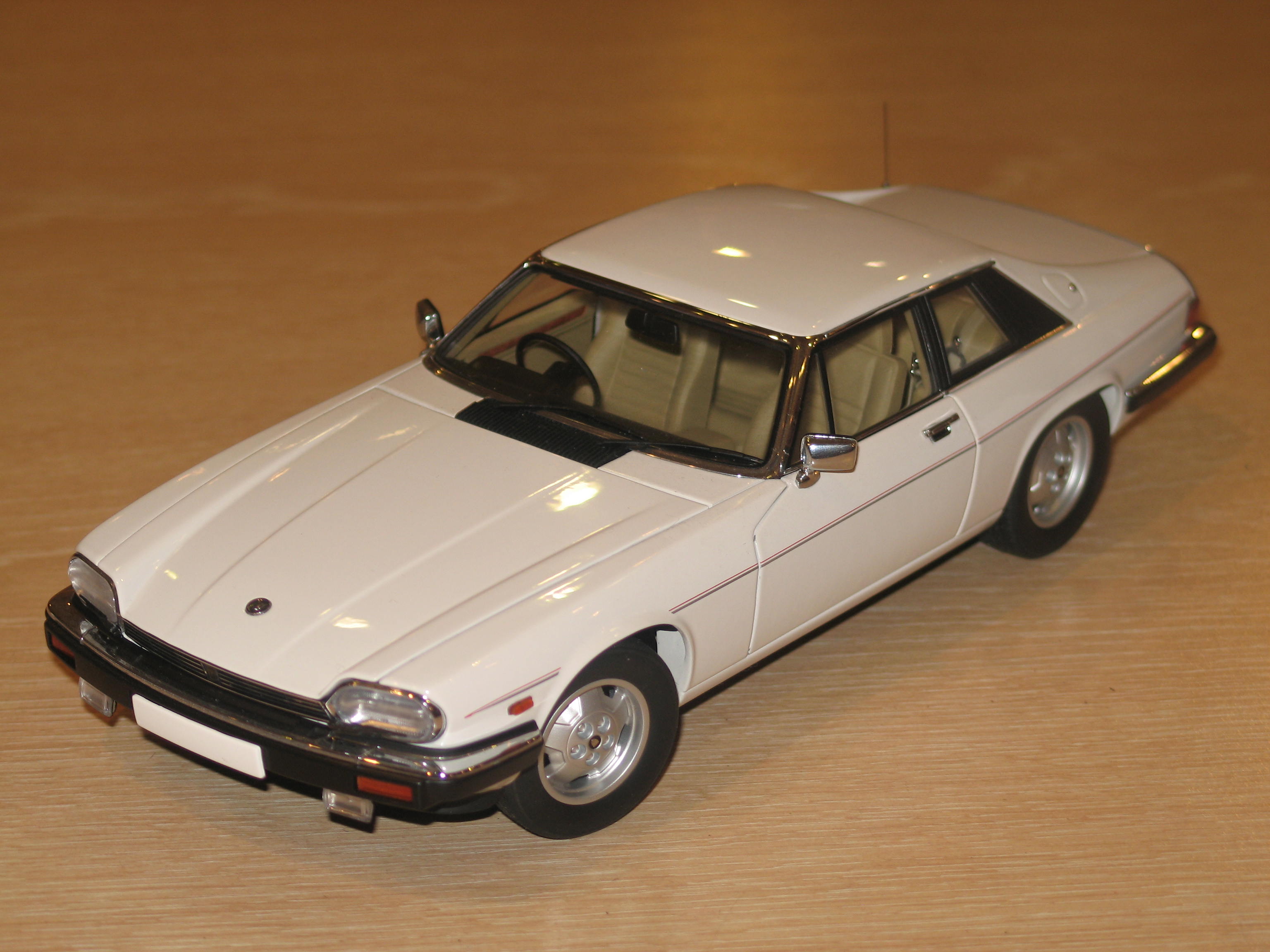 JAGUAR XJ-S 1980 AUTO ART 1/18°