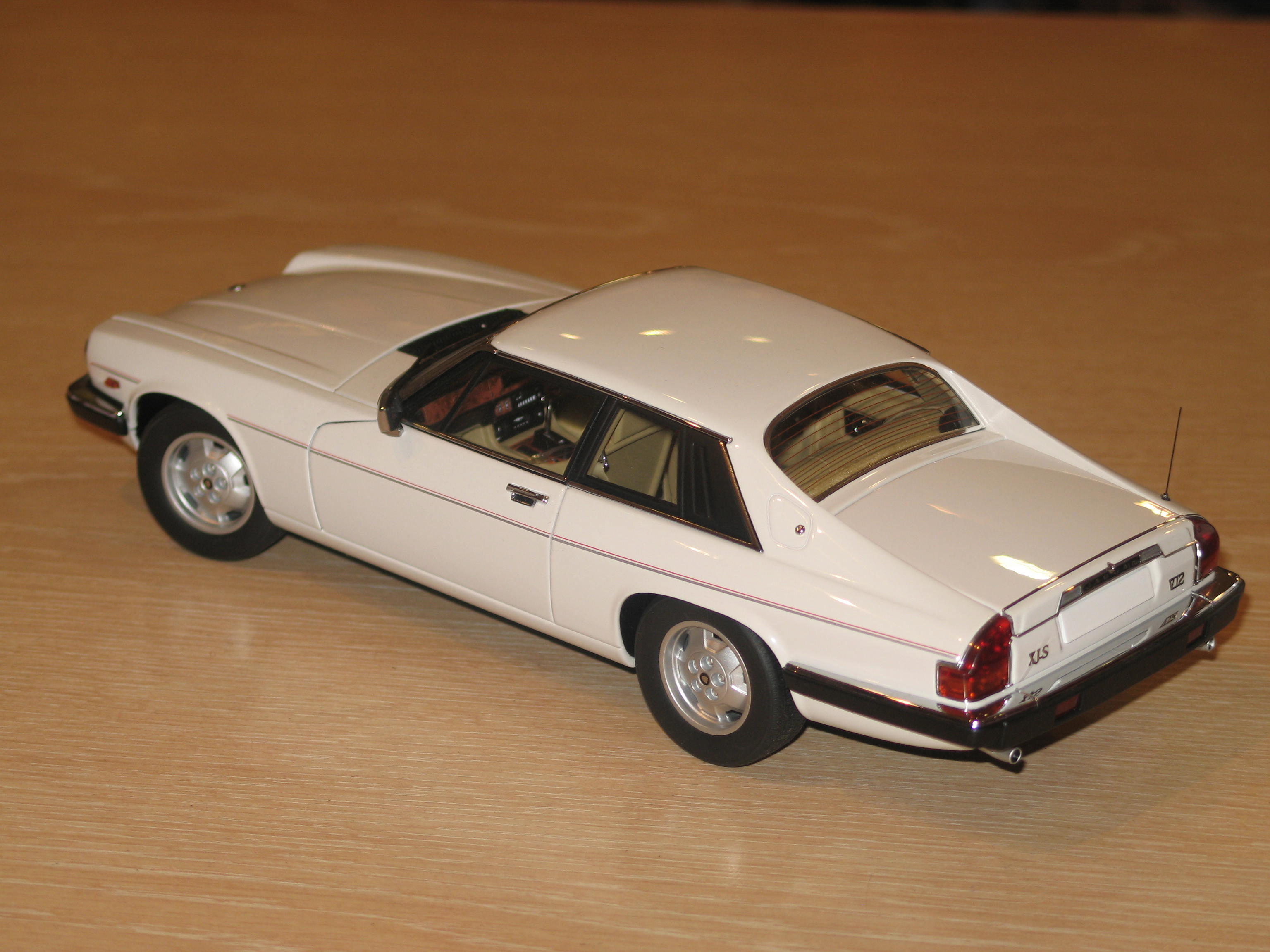 JAGUAR XJ-S 1980 AUTO ART 1/18°