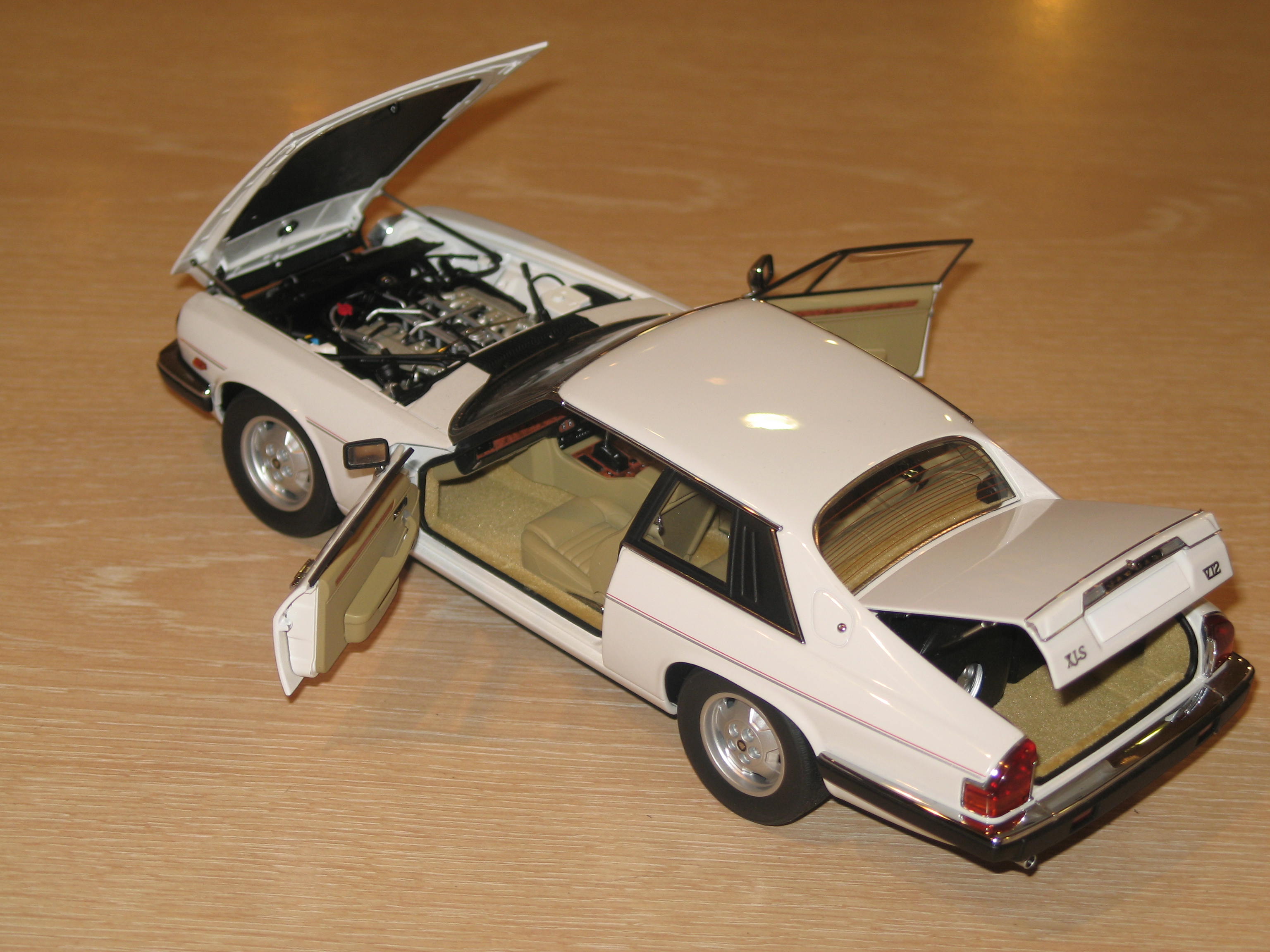 JAGUAR XJ-S 1980 AUTO ART 1/18°