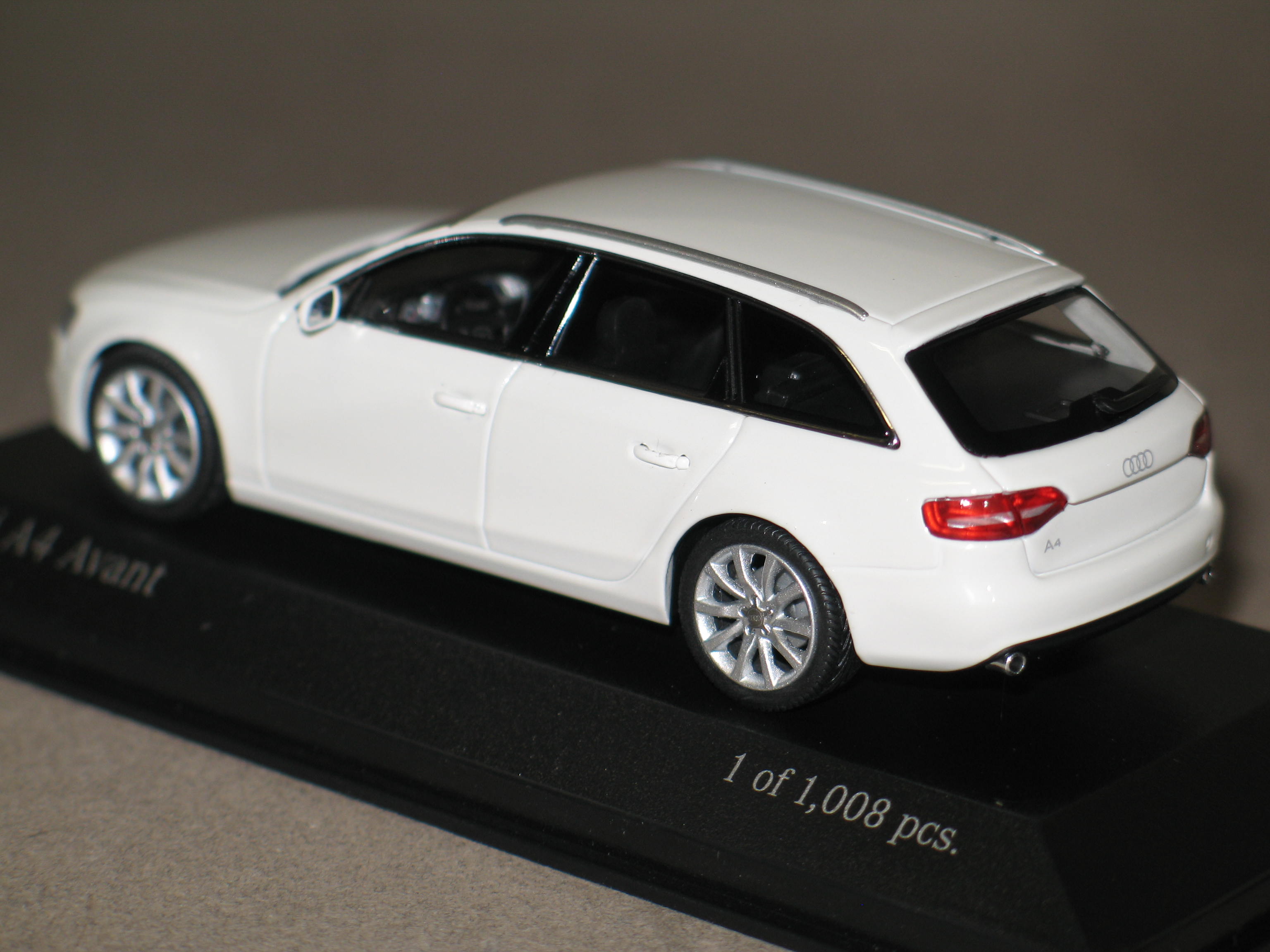 Audi a4 miniature outlet